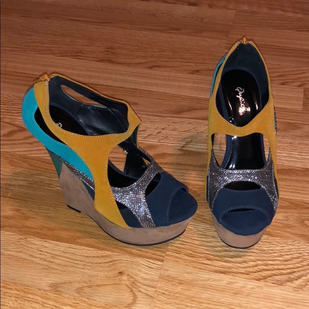 Qupid multi color wedges